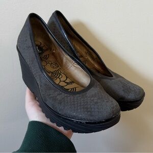 Fly London Yoni wedge snake skin print shoes - Size 39